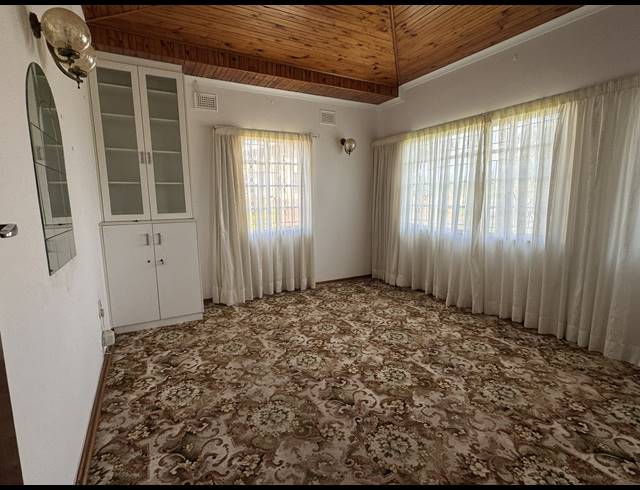 5 BEDROOM FREEHOLD FOR SALE IN HOWICK WEST